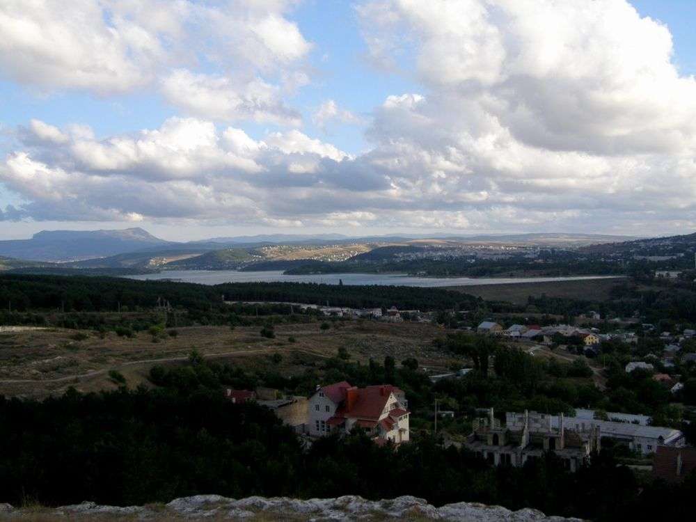 Обрыв с видом на водохранилище